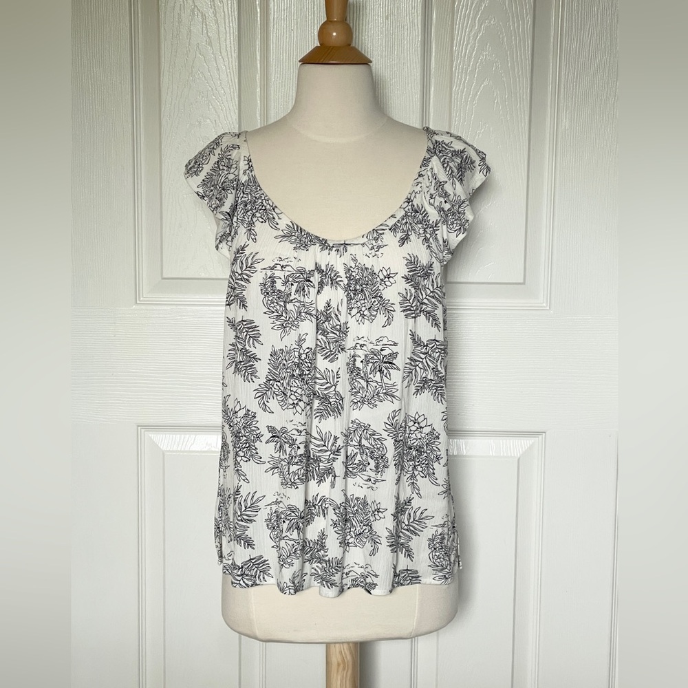 LOFT Black Creamy White Botanical Floral Tank Blouse, Flutter Sleeve, Size Small